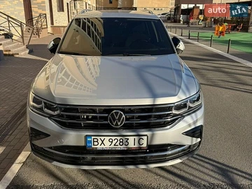 Авто Volkswagen Tiguan 2021 № 8860602