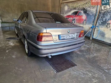 Авто BMW 5 Series 2003 № 8860718