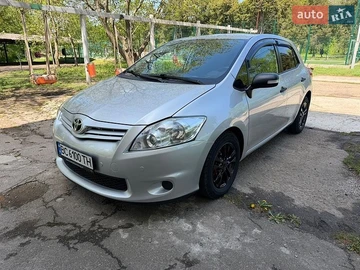 Авто Toyota Auris 2010 № 8861318