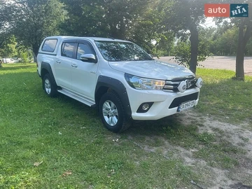 Авто Toyota Hilux 2017 № 8863003
