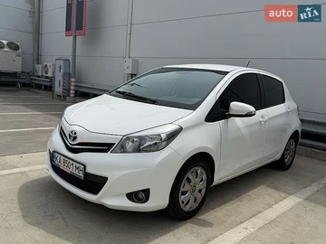 Авто Toyota Yaris 2012 № 8864826