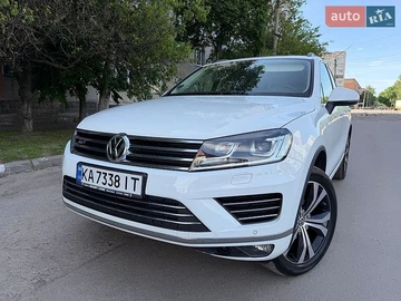 Авто Volkswagen Touareg 2015 № 8867099