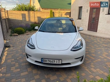 Авто Tesla Model 3 2019 № 8870464