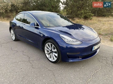 Авто Tesla Model 3 2019 № 8871860