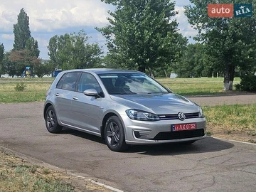 Авто Volkswagen E-Golf 2018 № 8872310