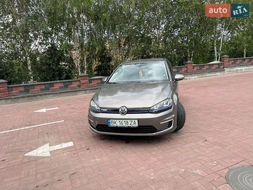 Авто Volkswagen E-Golf 2014 № 8874418