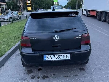 Авто Volkswagen Golf 2000 № 8874985