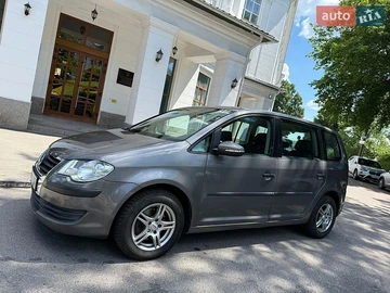 Авто Volkswagen Touran 2009 № 8875016