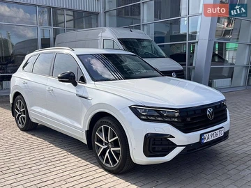Авто Volkswagen Touareg 2023 № 8876260