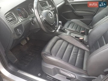 Авто Volkswagen E-Golf 2016 № 8877323