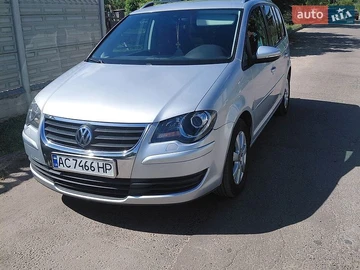 Авто Volkswagen Touran 2010 № 8879156