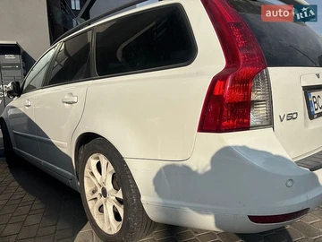 Авто Volvo V50 2011 № 8879171