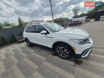 Авто Volkswagen Tiguan 2021 № 8879387