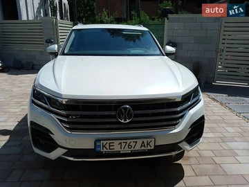 Авто Volkswagen Touareg 2018 № 8880167