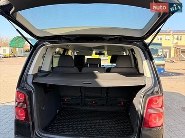 Авто Volkswagen Touran 2010 № 8880546