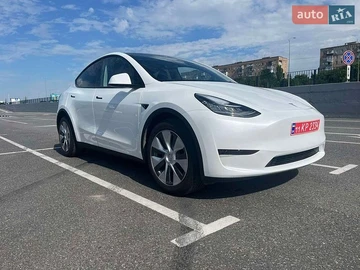 Авто Tesla Model Y 2023 № 8882169
