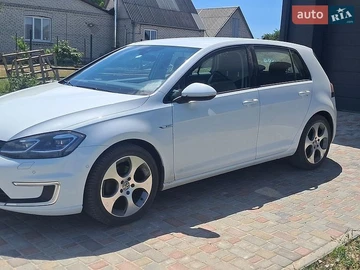 Авто Volkswagen E-Golf 2017 № 8882489