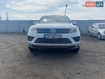 Авто Volkswagen Touareg 2015 № 8883200