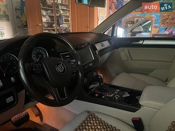 Авто Volkswagen Touareg 2014 № 8885243