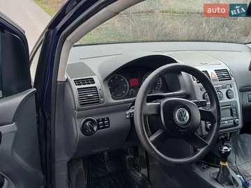 Авто Volkswagen Touran 2004 № 8887131