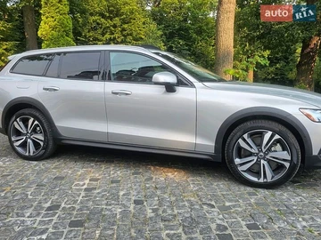 Авто Volvo V60 Cross Country 2025 № 8887186