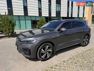 Авто Volkswagen Touareg 2018 № 8888221