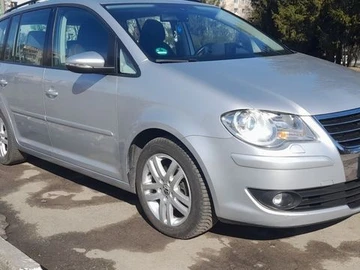 Авто Volkswagen Touran 2010 № 8890386