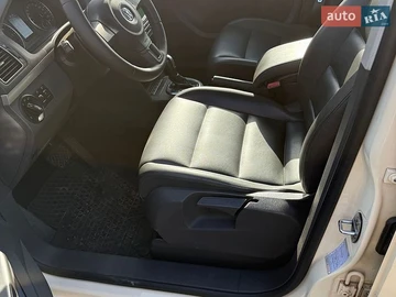 Авто Volkswagen Touran 2012 № 8890710