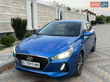Авто Hyundai Elantra Gt 2017 № 8890728