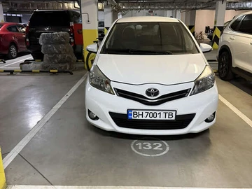 Авто Toyota Yaris 2013 № 8896347