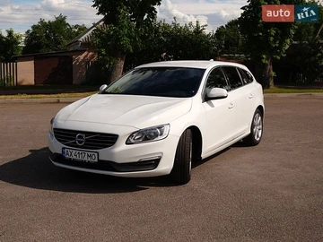 Авто Volvo V60 2016 № 8896475
