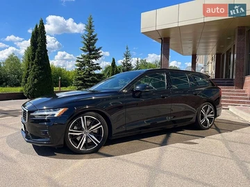 Авто Volvo V60 2019 № 8902561