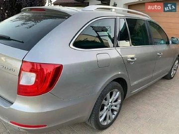 Авто Skoda Superb 2001 № 8902774