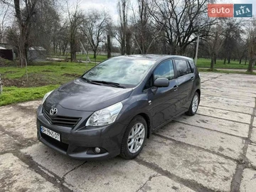 Авто Toyota Verso 2010 № 8904234
