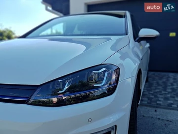 Авто Volkswagen E-Golf 2015 № 8904602