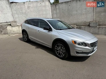 Авто Volvo V60 Cross Country 2015 № 8905167