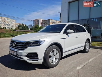 Авто Volkswagen Touareg 2018 № 8905225