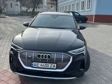 Авто Audi E-Tron 2020 № 8908354