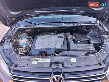 Авто Volkswagen Touran 2013 № 8908820