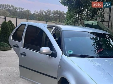 Авто Volkswagen Golf 2000 № 8909263