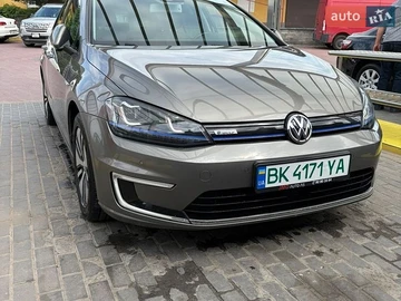 Авто Volkswagen E-Golf 2015 № 8909459