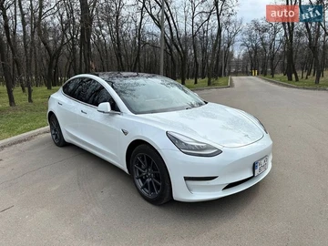 Авто Tesla Model 3 2018 № 8912165