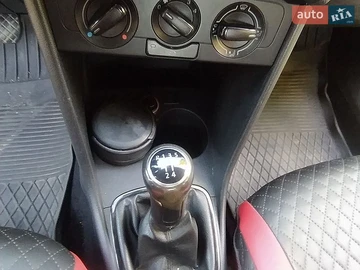 Авто Volkswagen Polo 2012 № 8912249