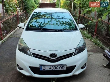 Авто Toyota Yaris 2012 № 8914694