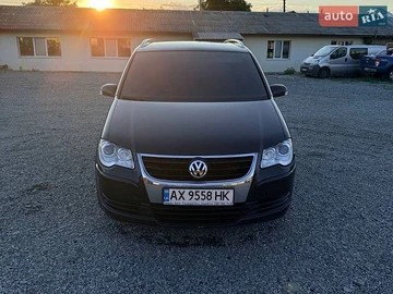 Авто Volkswagen Touran 2008 № 8915408