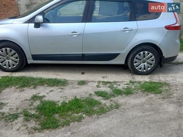 Авто Renault Scenic 2011 № 8918509