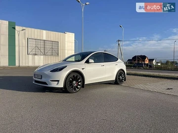 Авто Tesla Model Y 2023 № 8923449