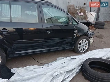 Авто Volkswagen Touran 2006 № 8928068