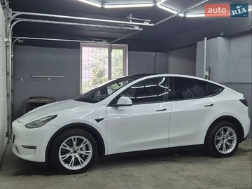 Авто Tesla Model Y 2023 № 8928694