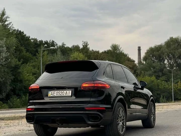 Авто Porsche Cayenne 2016 № 8928703
